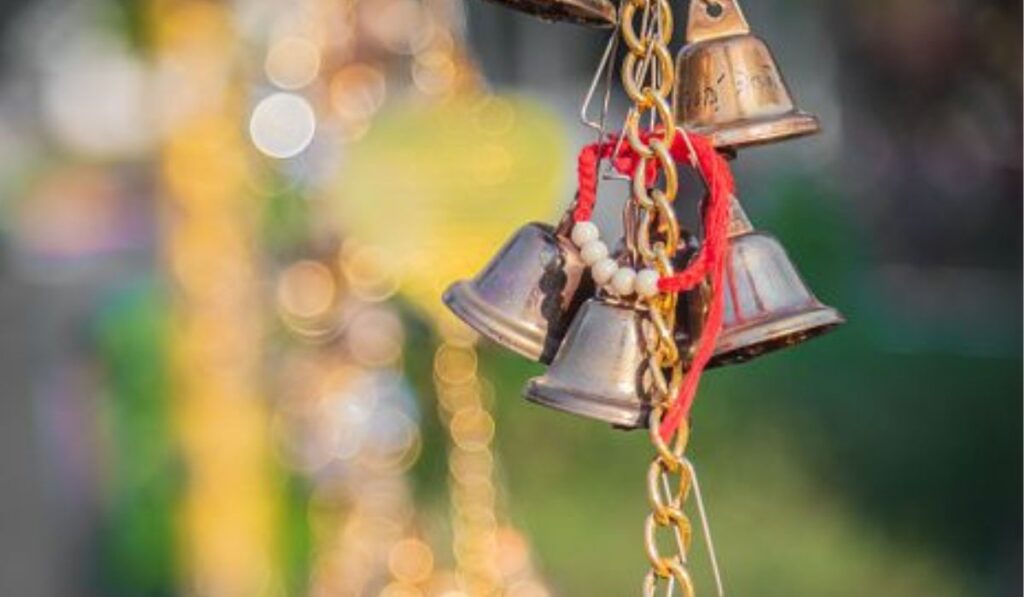 Clochant: The Timeless Art of Bell Ringing
